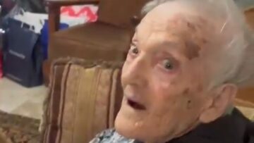 Familys-Christmas-surprise-brings-tears-Heartwarming.jpg