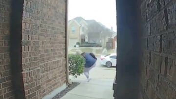 Slippery-Ice-and-Texting-Tumbles-Hilarious-Fail-That-Will-Make.jpg