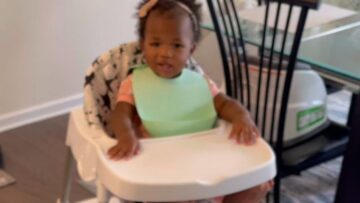 Babys-first-taste-of-grapefruit-is-hilarious-Adorable.jpg