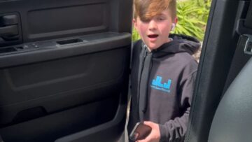 Boys-emotional-reaction-to-moms-surprise-with-adorable-puppy.jpg