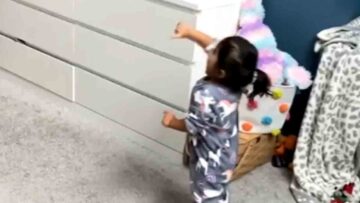 Dad-and-daughters-heartwarming-holiday-dance-All-I-Want.jpg
