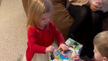 Expecting-the-Best-Gift-This-Christmas-A-Heartfelt-Baby-Announcement.jpg
