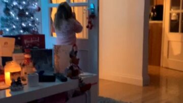 Girls-Epic-Glass-Door-Prank-Goes-Hilariously-Wrong—Watch-Her-Clumsy.jpg