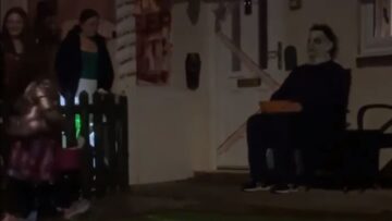 Michael-Myers-Meets-Mischief-Watch-as-One-Man-Terrifies-Trick-or-Treaters.jpg
