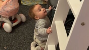 Sibling-Shenanigans-Toddlers-Hilarious-Reaction-to-Sisters-Slide-Tumble.jpg