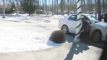 Slippery-Ice-Antics-Caught-on-Camera—Prepare-to-LOL-Try.jpg