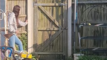 Sons-Epic-Shock-as-Mum-Perfectly-Executes-a-Jump-Scare.jpg
