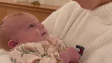 Spud-filled-room-erupts-in-laughter-as-baby-mimics-Adorable.jpg