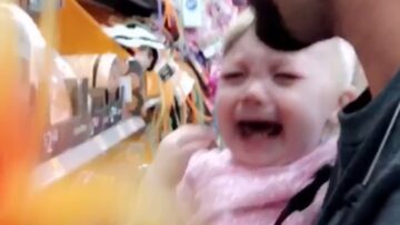 Toddlers-Hilarious-Reaction-to-Spooky-Halloween-Mask-Adorable.jpg
