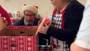 Watch-the-Magic-Mom-Reveals-Pregnancy-then-Surprises-Family-with.jpg