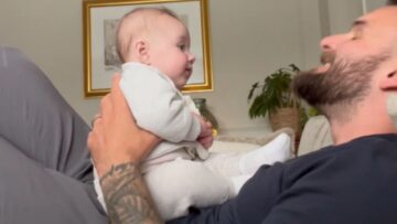 Dads-hilarious-monkey-impression-makes-baby-burst-into-laughter.jpg