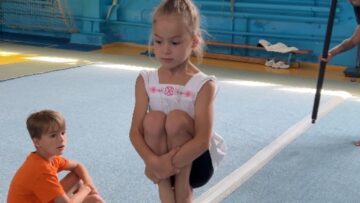 Daredevil-Little-Girl-Mastering-Hair-Hanging-Tricks-Super-Cute.jpg