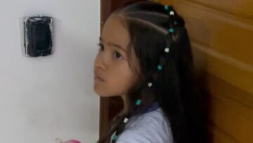 Daughters-Emotional-Response-to-Surprise-Gifts-from-Her-Mom.jpg