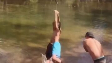 Kids-fail-hilariously-trying-to-go-double-entry-on-a.jpg
