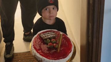 Little-boys-epic-cake-fail-for-mums-birthday-Adorable.jpg