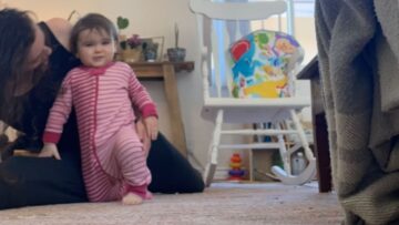 Moms-workout-becomes-joyful-with-Baby-girls-adorable-antics.jpg