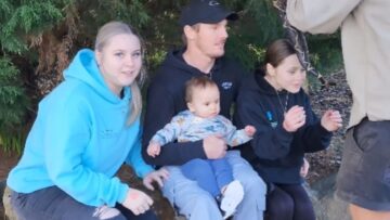 Snake-mesmerizes-baby-boy-at-zoo-Adorable.jpg