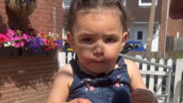 Toddler-rebels-against-no-eating-rule-for-hamburger-Adorable-cuteness-overload.jpg