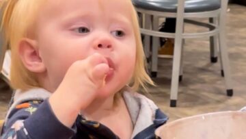 Toddlers-French-Fry-Ice-Cream-Dip-Adorable.jpg