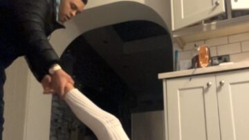 Epic-Fail-Attempting-to-Lift-My-Girlfriend-by-the-Leg.jpg