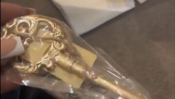 Grandmas-Heartfelt-Surprise-Beautifully-Wrapped-AirPods-Sent-Back-to-Her.jpg