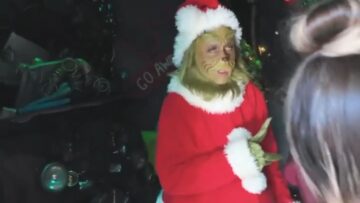 Grinch-Babys-Adorable-First-Encounter-Cute.jpg