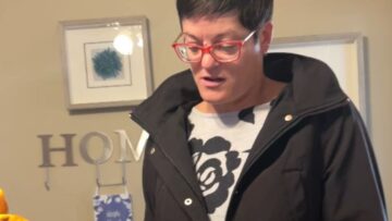 Joyful-Surprise-Best-Friends-Heartwarming-Reaction-to-Pregnancy-News-Caught.jpg
