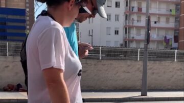 Masterfully-Pulling-the-Bill-on-a-String-Prank-in-Spain.jpg