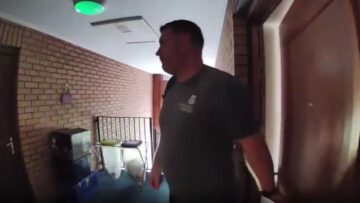 Neighbors-Hilarious-Disguise-Stuns-Her—Try-to-Keep-a-Straight-Face.jpg