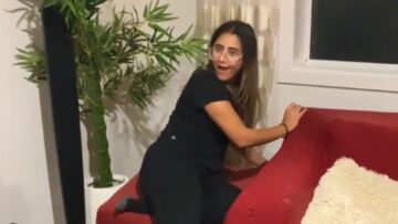 Surprise-Girl-surprises-BFF-by-showing-up-unannounced-Super.jpg