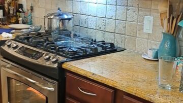 Thanksgiving-Disaster-When-Lasagna-Meets-a-Cracked-Pan-Try.jpg