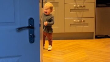 Toddlers-adorable-meltdown-over-biscuit-wafer-Super-Cute.jpg