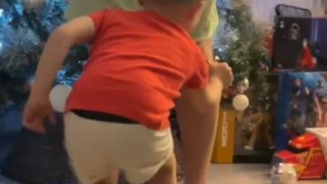 Claw-Clip-Surprise-Watch-Dads-Over-the-Top-Reaction-Try-Not.jpg