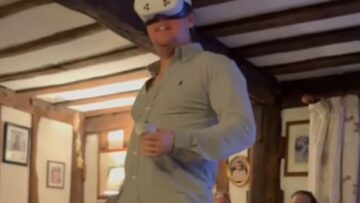 Epic-VR-Showdown-Gentlemans-Hilarious-Glitches-and-Fails-Try.jpg