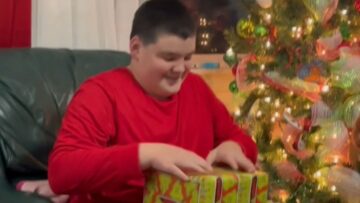 Joyful-Christmas-Reveal-Sons-Heartwarming-Surprise-with-an-Oculus.jpg