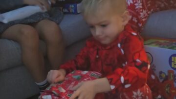 Little-Boys-Heartwarming-Reaction-to-His-New-Oculus-Gift-Will.jpg