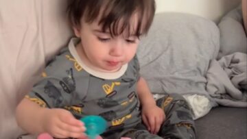 Big-bro-impresses-with-adorable-gesture-Cute.jpg