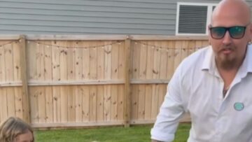 Familys-Sweet-Surprise-Heartwarming-Gender-Reveal-Super-Cute.jpg