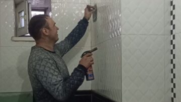 Blowtorch-Blunder-When-Chimney-Cleaning-Turns-Into-Hilarious-Chaos.jpg