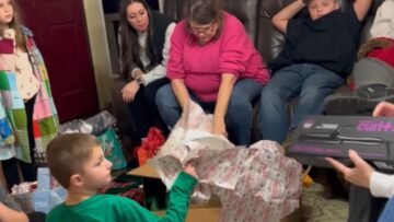 Christmas-Unboxing-Shock-Hilarious-Fake-Snake-Surprise-Try-Not.jpg