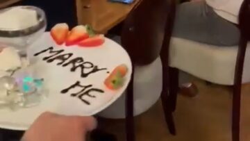 A-Magical-Restaurant-Proposal-Leaves-Bride-to-Be-Speechless-Heartwarming.jpg