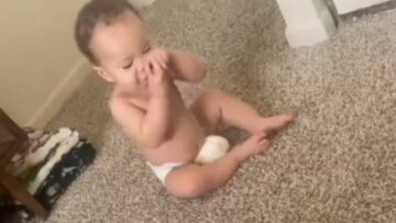 Babys-Priceless-Reaction-to-Meeting-a-Puppy-for-the-First.jpg