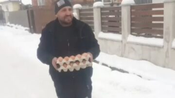 Hilarious-Egg-Sellers-Street-Quips-Will-Crack-You-Up.jpg