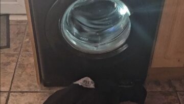 Watch-Kids-Coats-Glow-in-the-Washing-Machine-Adorable.jpg